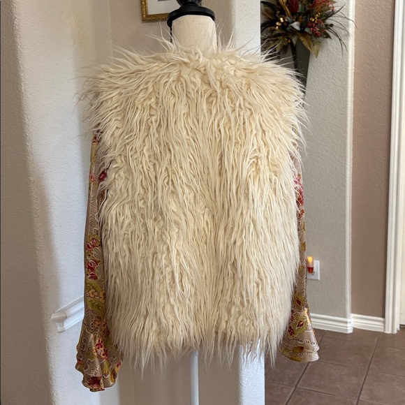 Anthropologie Hei Hei ivory faux fur plush fuzzy vest Size M - Picture 4 of 17